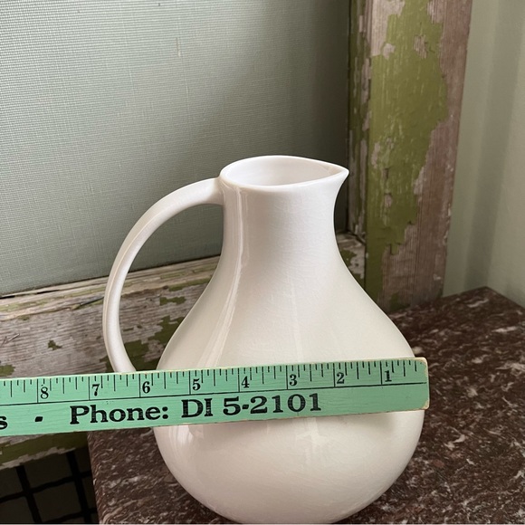 Banana Republic vintage pitcher. White, used for display only. Perfect condition - Picture 4 of 6